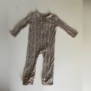 Kyte Baby Zippered romper in khaki herringbone